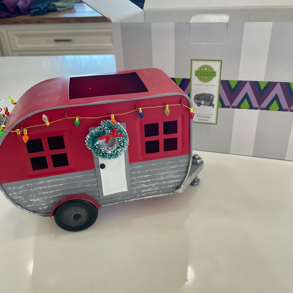 NEW Scentsy Christmas Retro Camper warmer